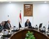 رئيس
      الوزراء
      يستعرض
      عددا
      من
      المقترحات
      لتطوير
      أداء
      البورصة
      المصرية
      وما
      حققته
      من
      إنجازات
      خلال
      الفترة
      الماضية