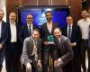 بالبلدي : ICT
      Misr
      تفوز
      بجائزة
      Sales
      Star
      Award
      من
      Cohesity
      تقديراً
      لتميز
      أداء
      مبيعاتها
      في
      المنطقة