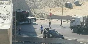 بالبلدي: تصادم مروع بين «مقطورتين» على «الدائري الأوسطي» يدمر عددا من السيارات (صور وفيديو)