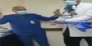 بالبلدي: ممرض واقعة «السجود للكلب» يبكى علي الهواء ويوجه رسالة لزملائه بالمهنة| فيديو