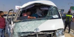 بالبلدي: إصابة 5 أشخاص فى حادث اصطدام سيارة نقل بميكروباص على طريق جسر السويس