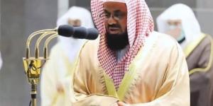بالبلدي: مصاب ويسير وحيدًا.. فيديو يوثق لحظة خروج الشيخ سعود الشريم من المستشفى بالبلدي | BeLBaLaDy