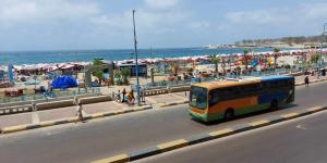 بالبلدي: باص الشاطئ.. الإسكندرية توفر مواصلات مجهزة للمصطافين