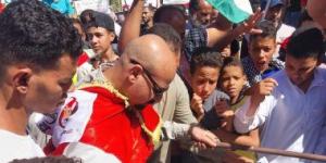 بالبلدي: مواطنون يحرقون علم إسرائيل بمسيرات الوادى الجديد تضامناً مع غزة.. صور