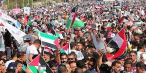 بالبلدي: حرق علم إسرائيل في المسيرة التضامنية مع فلسطين أمام المنصة