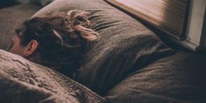 بالبلدي: النوم الجيد يبطئ علامات الشيخوخة