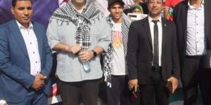 بالبلدي : رئيس حملة المرشح الرئاسي عبد الفتاح السيسي ينضم للمظاهرات الداعمة لغزة في المنصة