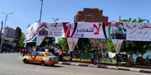 بالبلدي: لافتات الدعم لفلسطين تملئ ميدان الممر بالإسماعيلية وبدء توافد المواطنين.. صور