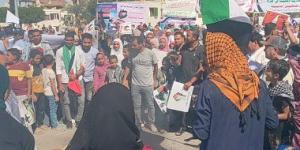 بالبلدي: أهالى الوادى الجديد ينظمون مسيرات حاشدة فى شوارع الخارجة تضامناً مع فلسطين