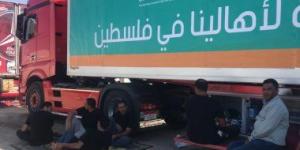 بالبلدي: تجهيز 19 شاحنة إغاثة عاجلة لقطاع غزة أمام بوابة معبر رفح