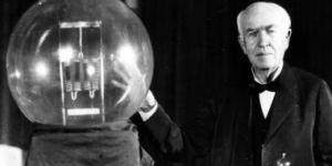 بالبلدي: أديسون يعرض المصباح الكهربائى للمرة الأولى.. حكاية العالم الأمريكى مع الاختراعات