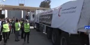 بالبلدي: شاهد .. أول شاحنة مساعدات تدخل غزة عبر معبر رفح belbalady.net