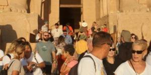 بالبلدي: أفواج سياحية تزور معبد أبو سمبل قبل يوم واحد من "تعامد الشمس"
