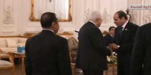 بالبلدي : السيسى يستقبل الرئيس الفلسطينى لدى وصوله مقر انعقاد قمة القاهرة للسلام
