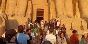 بالبلدي : محافظ أسوان: أكثر من ألف سائح وزائر شاهدوا ظاهرة تعامد الشمس بمدينة أبو سمبل السياحية
