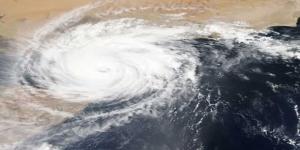 بالبلدي: الإعصار فرانكلين يزداد قوة ويمر قرب برمودا