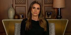 بالبلدي: كتابة أسماء أطفالهن على أيديهم.. مقطع فيديو للملكة رانيا يثير الجدل belbalady.net
