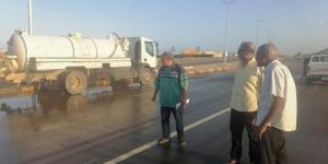 بالبلدي: رئيس مدينة مرسى علم يشرف على إزالة آثار الأمطار و شفط المياه بالكيلو65