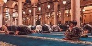بالبلدي : بيتي بجوار المسجد فهل يجوز الصلاة خلف الإمام؟.. أمين الفتوى يوضح