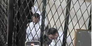 بالبلدي: من داخل القفص.. رد فعل قاتل زميله طبيب الساحل بعد الحكم بإعدامه بالبلدي | BeLBaLaDy