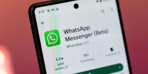 بالبلدي: تطبيق WhatsApp على اندرويد يعيد التحديثات الصامتة واستطلاعات القنوات في آخر التحديثات التجريبية
