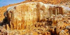 بالبلدي: أحجار كريمة ملونة بجبل الكريستال.. أغلى جبال الصحراء الغربية بالوادي الجديد