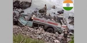 بالبلدي: مصرع 6 أشخاص وإصابة آخرين إثر سقوط شاحنة في وادٍ شمالي الهند
