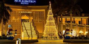 بالبلدي : شجرة الميلاد وبابا نويل.. الغردقة تتزين ليلًا مع قرب احتفالات الكريسماس ورأس السنة| صور