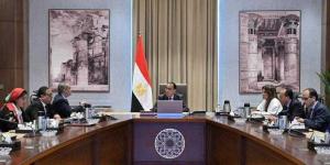 رئيس الوزراء يستعرض مع رئيس هيئة الدواء المصرية عددًا من ملفات العمل