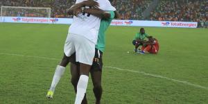 بالبلدي: دموع واحتفالات جنونية من نجوم غينيا بعد التأهل لربع نهائى أفريقيا.. فيديو