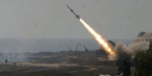 إعلام إسرائيلي: حزب الله يطلق دفعة كبيرة من الصواريخ نحو الجليل الأعلى