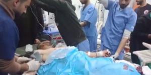 بالبلدي: شاهد.. وصول مراسل الجزيرة إسماعيل أبو عمر المستشفى الأوروبي بعد إصابته