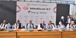 بالبلدي: رئيس جامعة أسيوط يشهد حفل تخرج الدفعة الـ 57 لكلية الطب