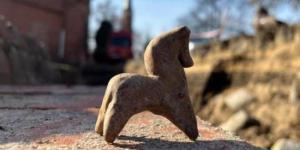 بالبلدي: لعبة حصان عمرها 800 عام بين مجموعة من القطع الأثرية المكتشفة فى بولندا