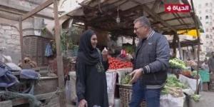 بالبلدي: عمرو الليثي يهدي بائعة ليمون 5 آلاف جنيه في "واحد من الناس"