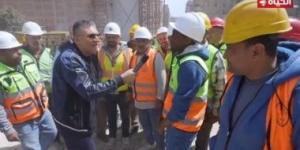 بالبلدي: "واحد من الناس" يكافئ عمال محور عمرو بن العاص بـ10 آلاف جنيه هدايا