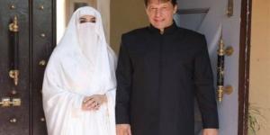 بالبلدي: بشرى بيبي زوجة عمران خان مرشدته الروحية التي سترافقه إلى السجن