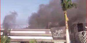 بالبلدي : شرارة تحولت إلى لهيب نيران.. سبب حريق باخرة نيلية على كورنيش النيل