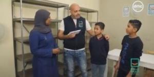 بالبلدي: "حياة كريمة" يهدى طفلان يصرفان على والدتهما المريضة مبلغا ماليا.. فيديو