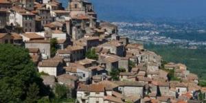 بالبلدي: قرية إيطالية تعرض المنزل بيورو واحد.. والإقبال شبه معدوم