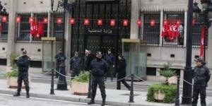 بالبلدي: وزير داخلية تونس يدعو الأمن لرفع درجة الاستعداد للحفاظ على استقرار البلاد