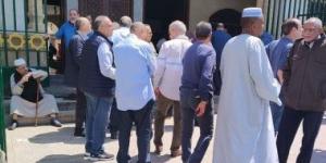 بالبلدي: وصول جثمان والد مروان محسن لمسجد السيدة نفيسة لأداء صلاة الجنازة