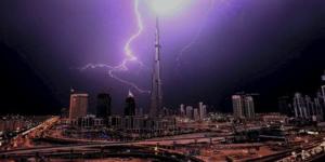 بالبلدي: غرق محيط برج خليفة..لحظات الرعب يرويها شاهد عيان ليلة اجتياح السيول بالإمارات|فيديو belbalady.net