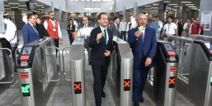 بالبلدي: وزير النقل والسفير الفرنسي يستقلان القطار الكهربائي الخفيف والخط الثالث للمترو
