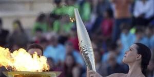 بالبلدي: تسليم شعلة دورة الألعاب الأولمبية رسميا إلى فرنسا|شاهد belbalady.net