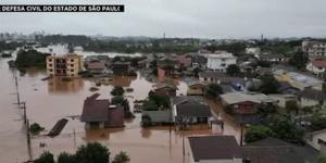 بالبلدي: انقاذ العالقين فوق المباني بسبب الفيضانات بالبرازيل.. فيديو belbalady.net