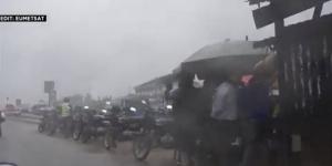 بالبلدي: اقتراب الإعصار هدايا.. مناطق واسعة من تنزانيا تتعرض للظلام| فيديو belbalady.net