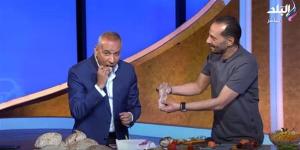 بالبلدي: أحمد موسى يأكل الفسيخ على الهواء.. ويعلق: صحة وعافية belbalady.net