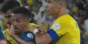 بالبلدي: شاهد.. رونالدو يضرب لاعب "الوحدة" ويسقطه أرضاً بالبلدي | BeLBaLaDy