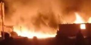 بالبلدي : الحماية المدنية تسيطر على النيران في حريق بمخزن منتجات بترولية بالغردقة